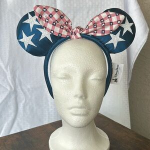 Beautiful All American Girl! Worn once. Red, white and blue🇺🇸